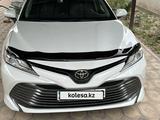 Toyota Camry 2018 года за 14 700 000 тг. в Алматы – фото 2
