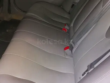 Toyota Camry 2010 года за 6 300 000 тг. в Атырау – фото 4