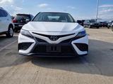 Toyota Camry 2021 года за 16 000 000 тг. в Атырау – фото 2