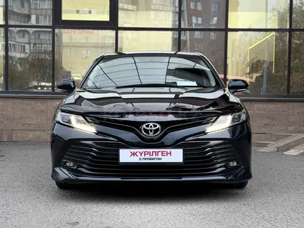 Toyota Camry 2018 года за 12 500 000 тг. в Семей – фото 2