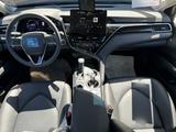 Toyota Camry 2022 года за 18 000 000 тг. в Уральск – фото 4