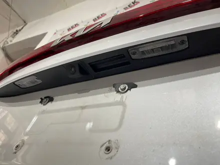 Крышка багажника KIA Seltos 2019-2025 ORIGINAL (белый) за 10 000 тг. в Алматы – фото 18