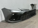 Бампер передний с нижней решеткой на TOYOTA CAMRY за 160 000 тг. в Алматы – фото 2