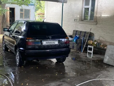 Volkswagen Golf 1996 года за 1 600 000 тг. в Алматы – фото 2