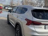 Hyundai Santa Fe 2021 года за 19 000 000 тг. в Костанай – фото 3