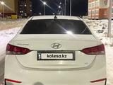 Hyundai Accent 2020 года за 6 800 000 тг. в Уральск – фото 2