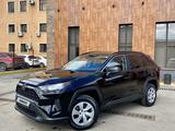 Toyota RAV4 2021 года за 13 700 000 тг. в Астана