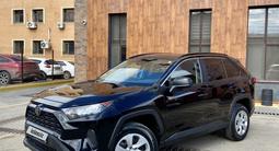 Toyota RAV4 2021 года за 13 700 000 тг. в Астана