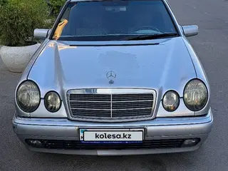 Mercedes-Benz E 230