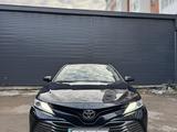 Toyota Camry 2019 года за 13 200 000 тг. в Астана – фото 2