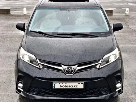 Toyota Sienna 2018 года за 15 000 000 тг. в Уральск