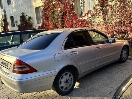 Mercedes-Benz C 180 2000 года за 3 000 000 тг. в Талдыкорган – фото 3