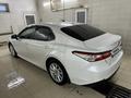 Toyota Camry 2021 года за 13 600 000 тг. в Уральск – фото 4