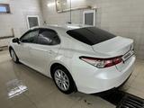 Toyota Camry 2021 года за 13 600 000 тг. в Уральск – фото 4