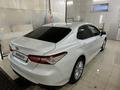 Toyota Camry 2021 года за 13 600 000 тг. в Уральск – фото 3