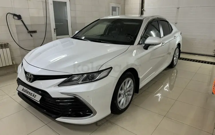 Toyota Camry 2021 года за 13 600 000 тг. в Уральск