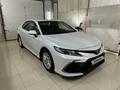 Toyota Camry 2021 года за 13 600 000 тг. в Уральск – фото 2