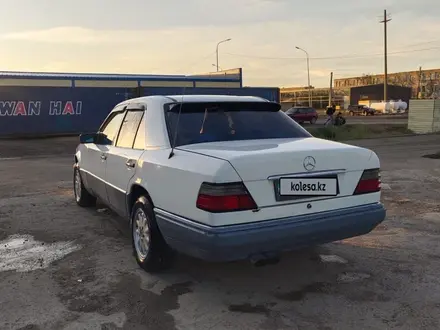 Mercedes-Benz E 220 1993 года за 2 000 000 тг. в Жезказган – фото 5