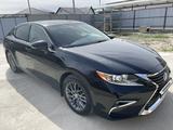 Lexus ES 250 2018 года за 17 400 000 тг. в Кульсары – фото 2