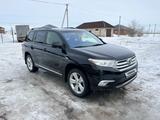 Toyota Highlander 2012 года за 12 500 000 тг. в Актобе – фото 3