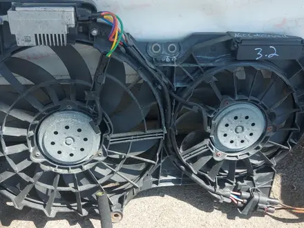 Диффузор в сборе с вентиляторами на Audi A6 C6 A4 B6 B7 за 50 000 тг. в Алматы – фото 8