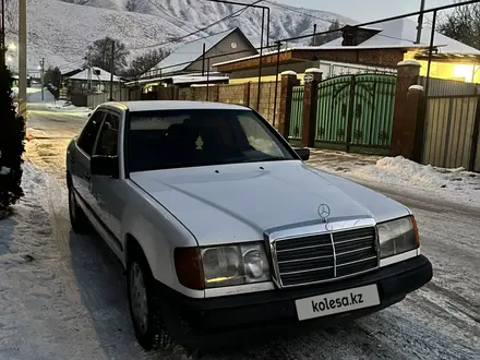 Mercedes-Benz E 220 1988 года за 1 475 000 тг. в Алматы – фото 3