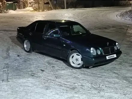 Mercedes-Benz E 200 1995 года за 2 800 000 тг. в Усть-Каменогорск – фото 2