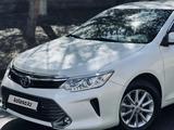 Toyota Camry 2018 года за 11 450 000 тг. в Астана – фото 2