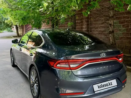 Hyundai Grandeur 2018 года за 11 200 000 тг. в Алматы – фото 2