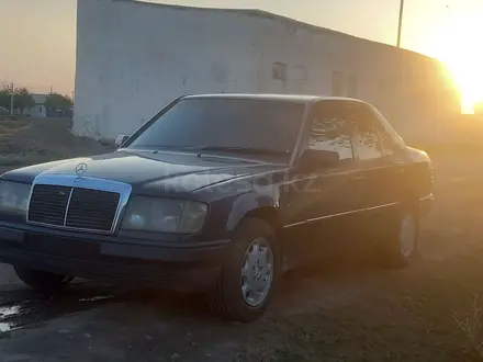 Mercedes-Benz E 200 1992 года за 600 000 тг. в Казалинск – фото 2