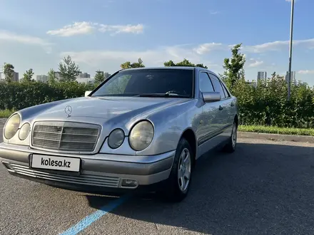 Mercedes-Benz E 200 1995 года за 3 200 000 тг. в Астана – фото 2