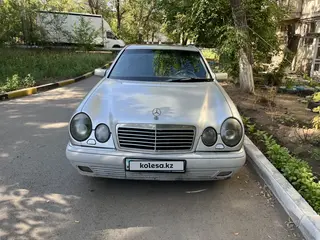 Mercedes-Benz E 240