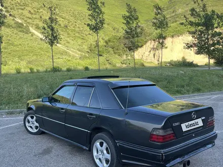 Mercedes-Benz E 320 1991 года за 2 200 000 тг. в Алматы – фото 6