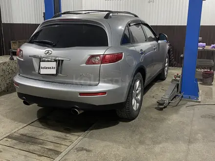 Infiniti FX35 2003 года за 4 300 000 тг. в Актобе – фото 2