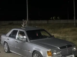 Mercedes-Benz E 230