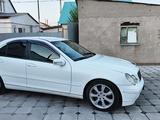 Mercedes-Benz C 180 2001 года за 3 100 000 тг. в Уральск – фото 3