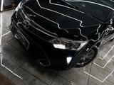 Toyota Camry 2017 года за 12 000 000 тг. в Сатпаев – фото 2