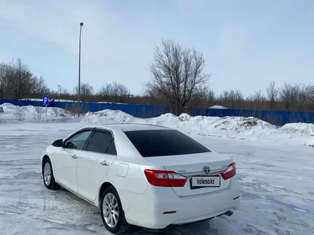 Toyota Camry 2013 года за 10 500 000 тг. в Уральск – фото 2