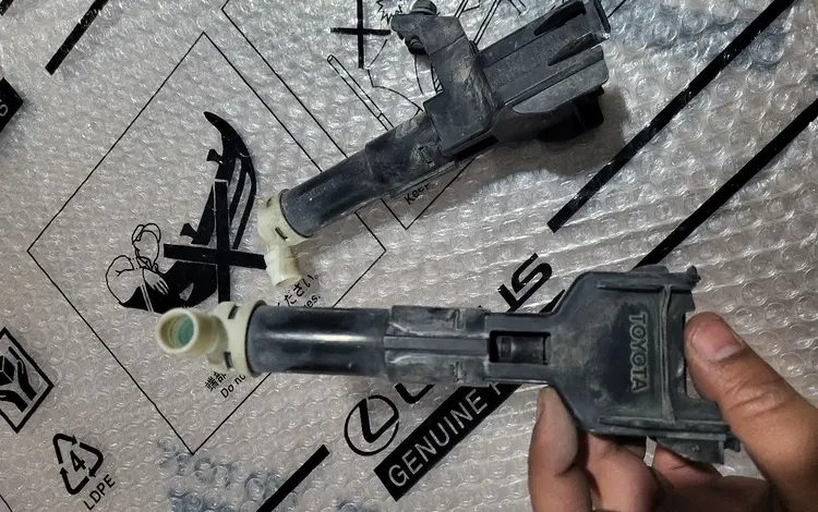 Форсунка омыватель фар на Toyota Prado 150 за 20 000 тг. в Алматы