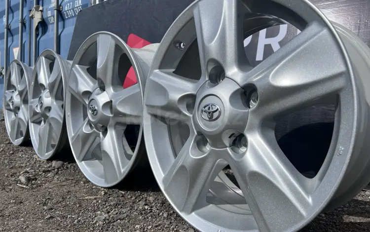 R 18 крузак 200 юбилей. Серебро. Обмена нет! за 285 000 тг. в Алматы