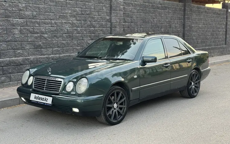 Mercedes-Benz E 320 1997 года за 2 700 000 тг. в Алматы