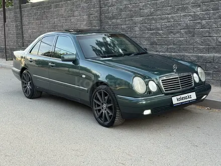 Mercedes-Benz E 320 1997 года за 2 700 000 тг. в Алматы – фото 3