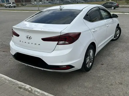 Hyundai Elantra 2019 года за 8 200 000 тг. в Актобе – фото 4