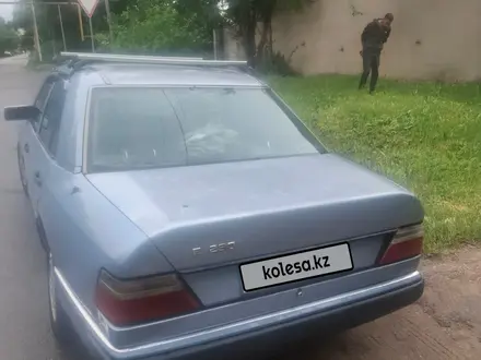 Mercedes-Benz E 230 1992 года за 650 000 тг. в Алматы