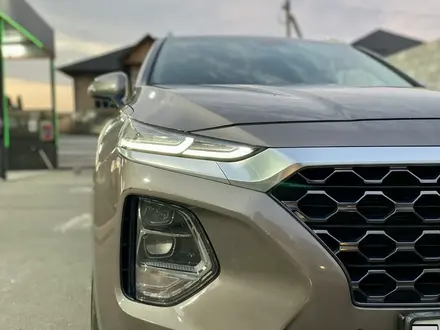 Hyundai Santa Fe 2020 года за 12 000 000 тг. в Алматы