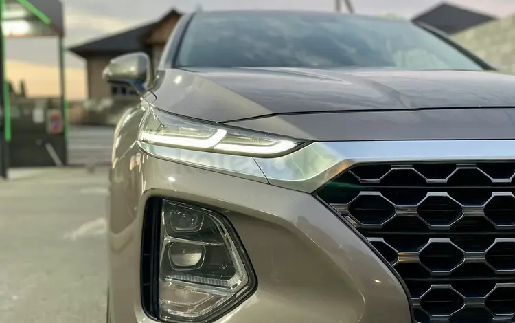 Hyundai Santa Fe 2020 года за 12 000 000 тг. в Алматы