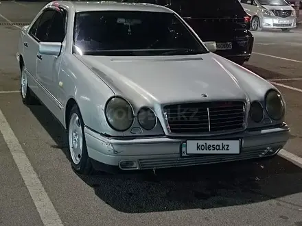 Mercedes-Benz E 280 1996 года за 2 600 000 тг. в Алматы