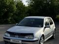 Volkswagen Golf 2002 годаүшін2 200 000 тг. в Караганда