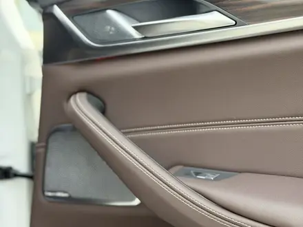 BMW 530 2021 года за 25 500 000 тг. в Алматы – фото 13