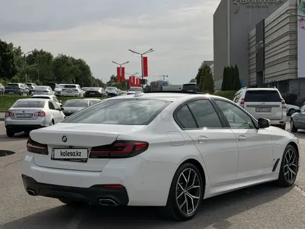 BMW 530 2021 года за 25 500 000 тг. в Алматы – фото 17